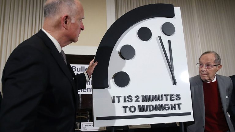 นาฬิกาวันสิ้นโลก “ขยับ” เหลือแค่ 100 วิฯ ถึงเวลาที่ควรซื้อ Bitcoin แล้วหรือยัง ?