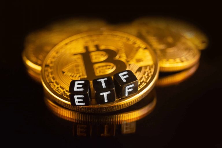 นักวิเคราะห์ของ Bloomberg  กล่าว Bitcoin Spot ETFs ‘จะเปิดให้ซื้อขายเร็วสุดในวันพรุ่งนี้’